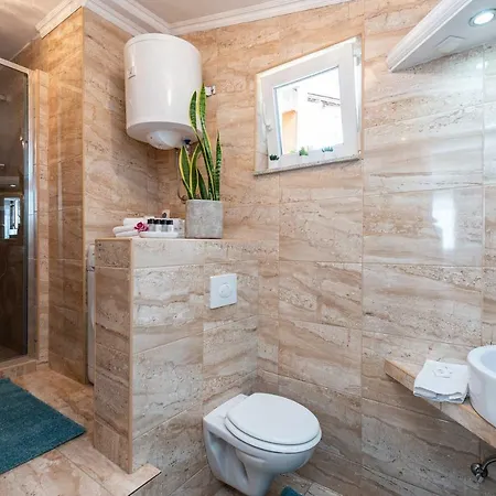 Marant Apartment *